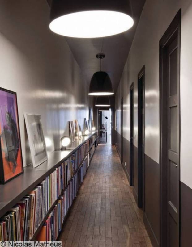 20 небанальных идей как украсить узкий коридор
