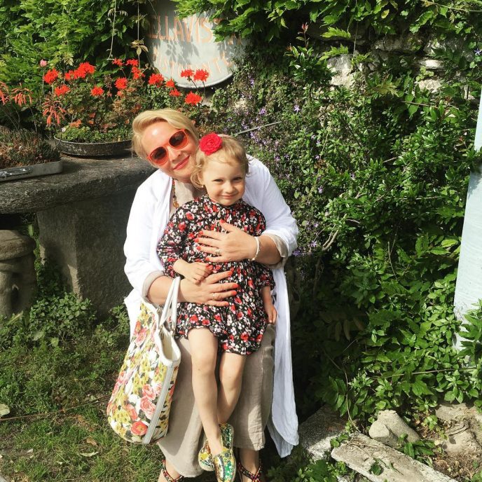 Светлана Пермякова хочет обвенчаться с 26-летним отцом своей дочери, несмотря на запрет свекрови