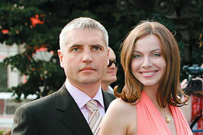 Екатерина Гусева опубликовала снимок с супругом и детьми