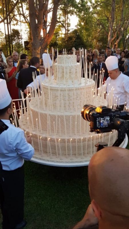 Огромный торт, шикарное платье и звездные гости: как дизайнер Эли Сааб женил сына