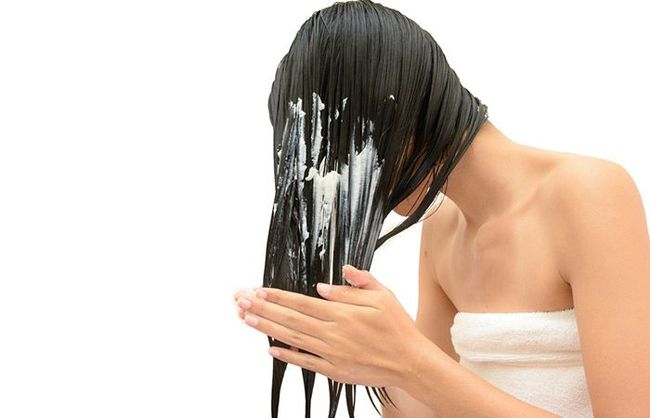 Несколько простых советов, которые помогут вашим волосам оставаться чистыми дольше