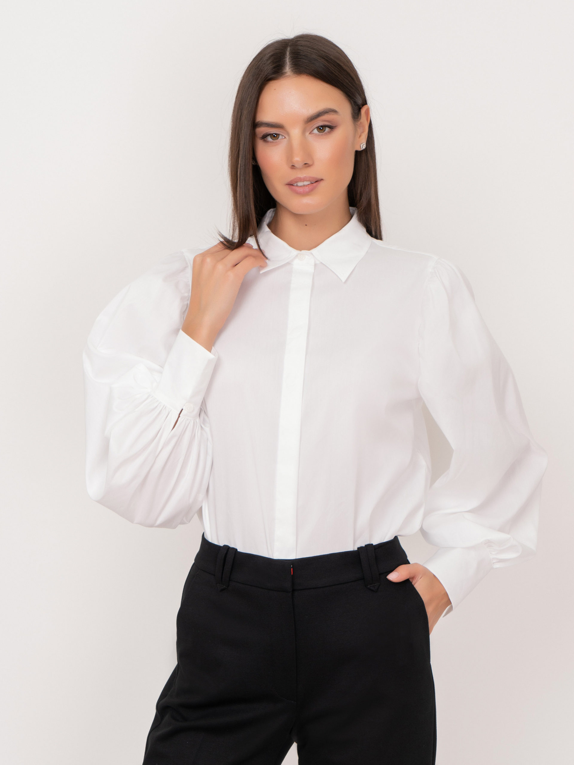 Элегантные женские блузки для работы - какой крой выбрать, с чем сочетать?