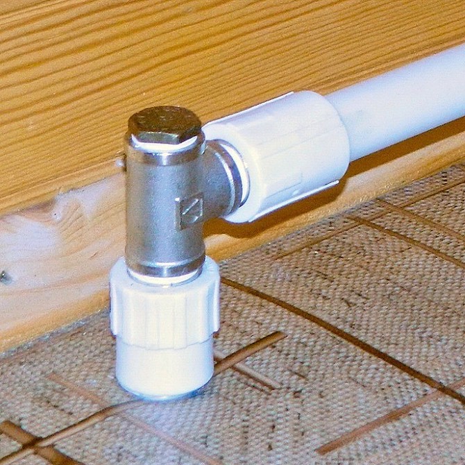 Избавляемся от ледяных пробок: как подключить греющий кабель для водопровода внутри трубы
