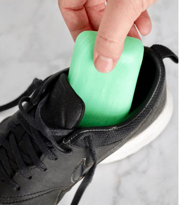 Если кроссовки плохо пахнут: 7 способов решить надоевшую проблему