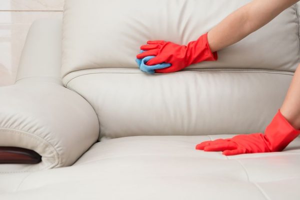 Как быстро и эффективно очистить диван