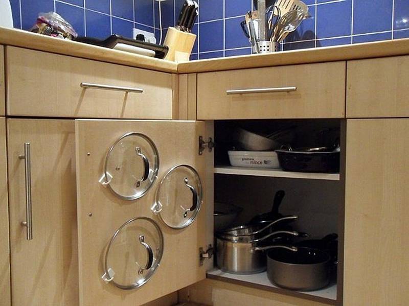Где удобно хранить крышки от посуды на кухне