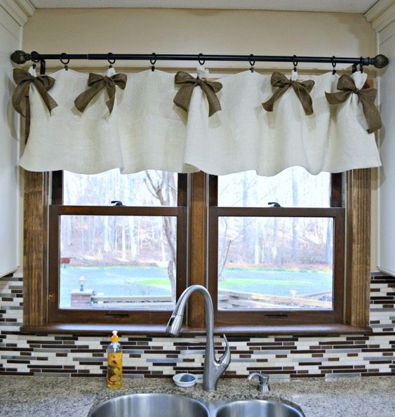 20 чудесных идей, как украсить окно на кухне шторами
