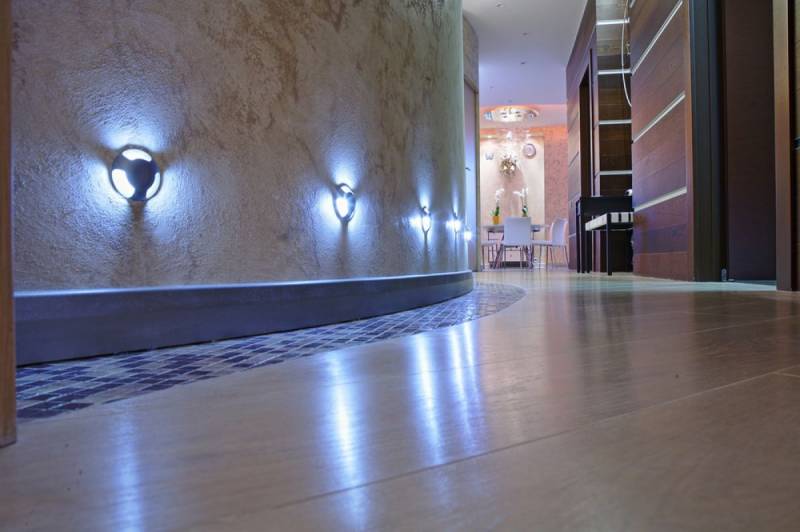 Как можно красиво обойтись без напольных плинтусов