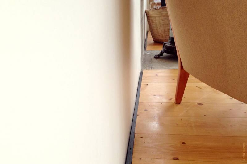 Как можно красиво обойтись без напольных плинтусов