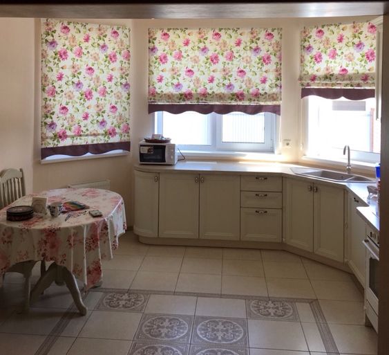 20 чудесных идей, как украсить окно на кухне шторами