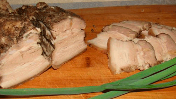 Как вкусно запечь свиную грудинку в духовке (видео)