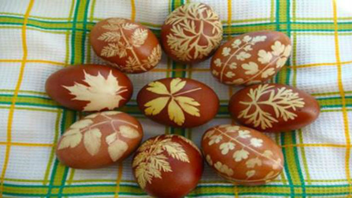 12 лучших способов красить яйца луковой шелухой