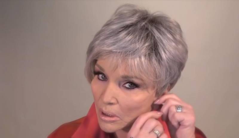 78-летняя женщина так искусно накладывает макияж, что выглядит на 20 лет моложе