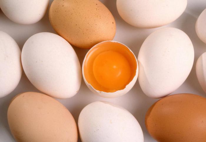 Между коричневыми и белыми куриными яйцами есть разница?