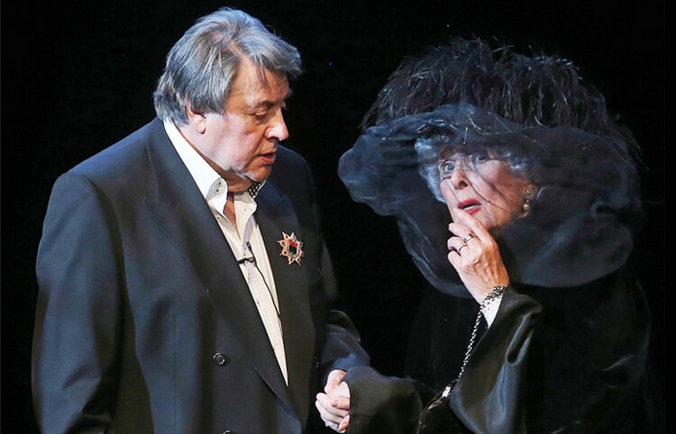 «Уникальная женщина» Вера Васильева отметила свой 93- й день рождения на сцене