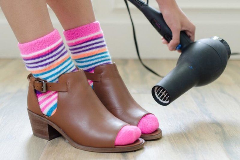 Новая обувь трет, жмет и пахнет неприятно? Лучшие 10 лайфхаков для решения любых проблем с обувью!