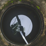 Когда стоит выбрать абиссинскую скважину, а не колодец?