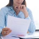 «История болезни» переписана начисто: как доказать подделку медицинских документов и наказать виновных